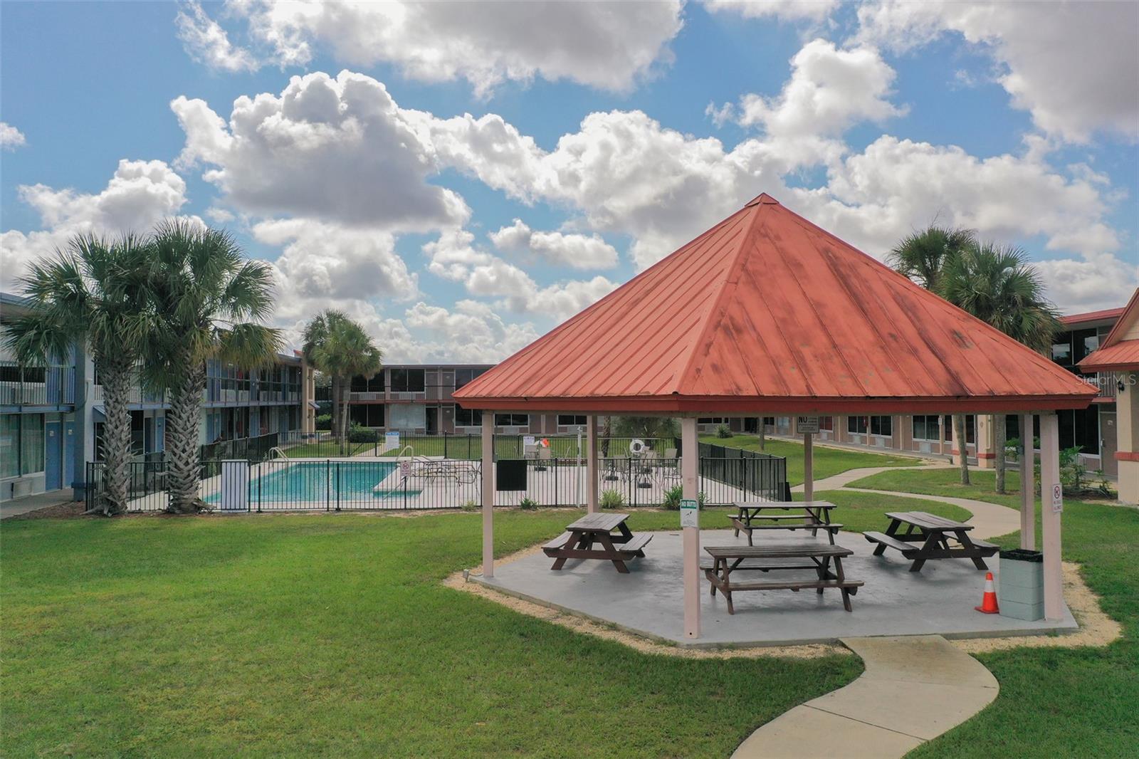 P4936731 Property Photo