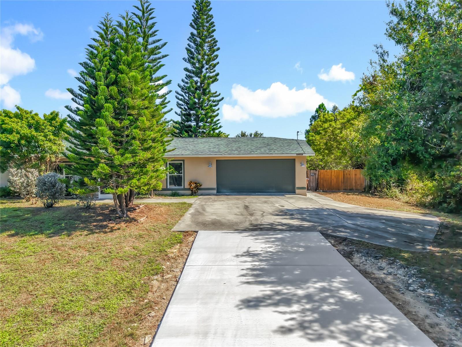 814 LINCOLN AVE, LEHIGH ACRES, FL, 33972