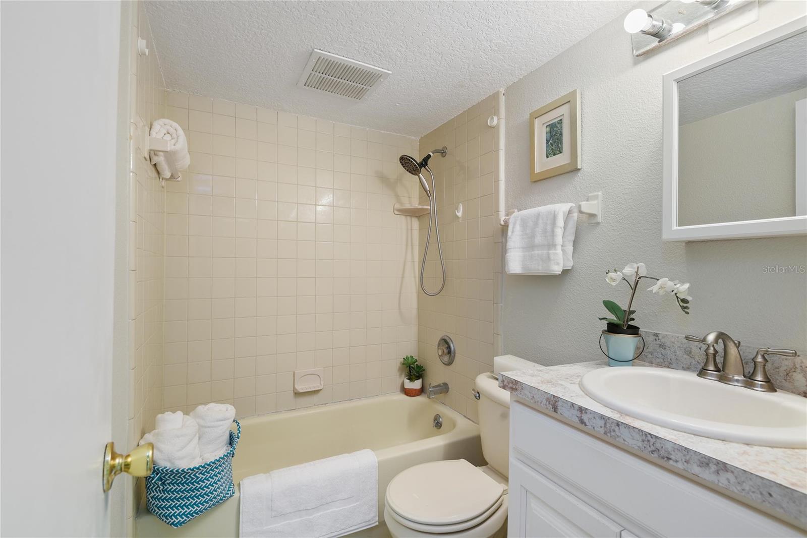 O6353665 Property Photo