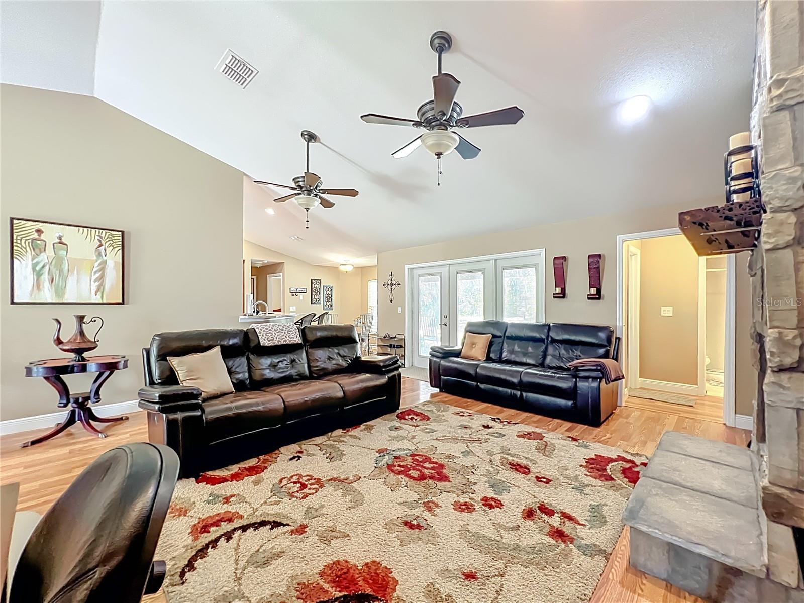 O6353666 Property Photo