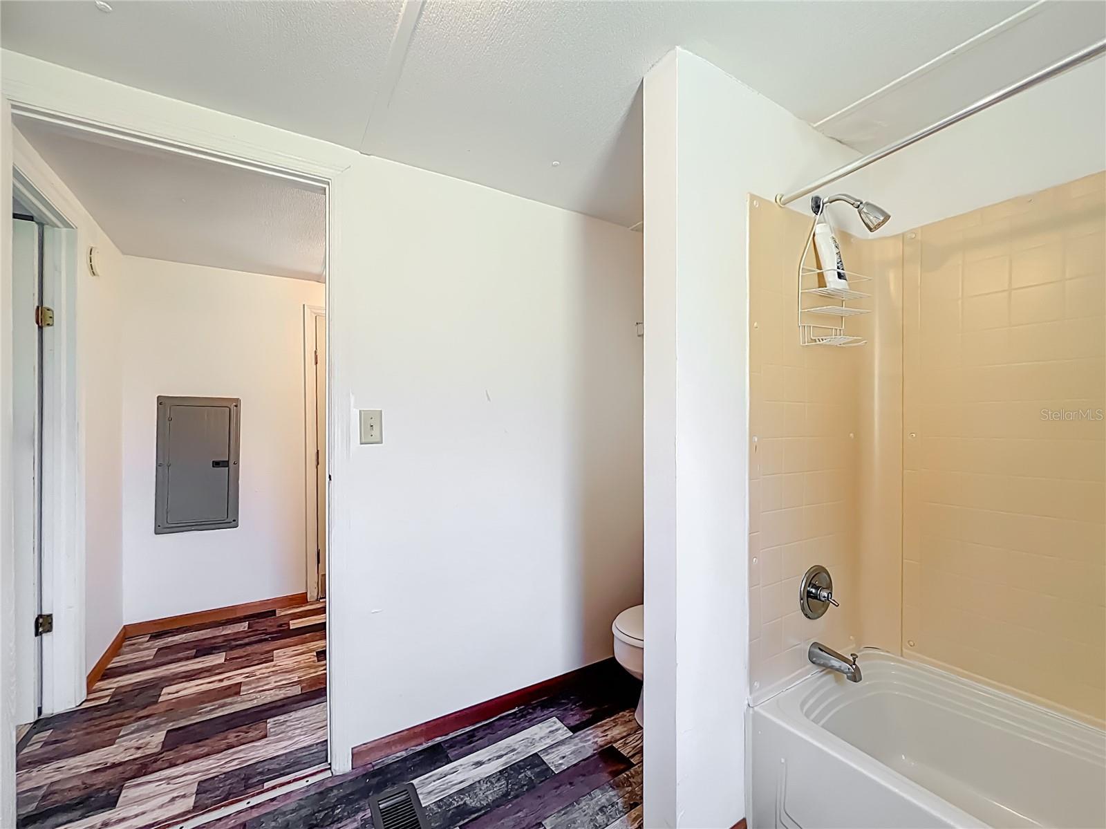 O6353666 Property Photo