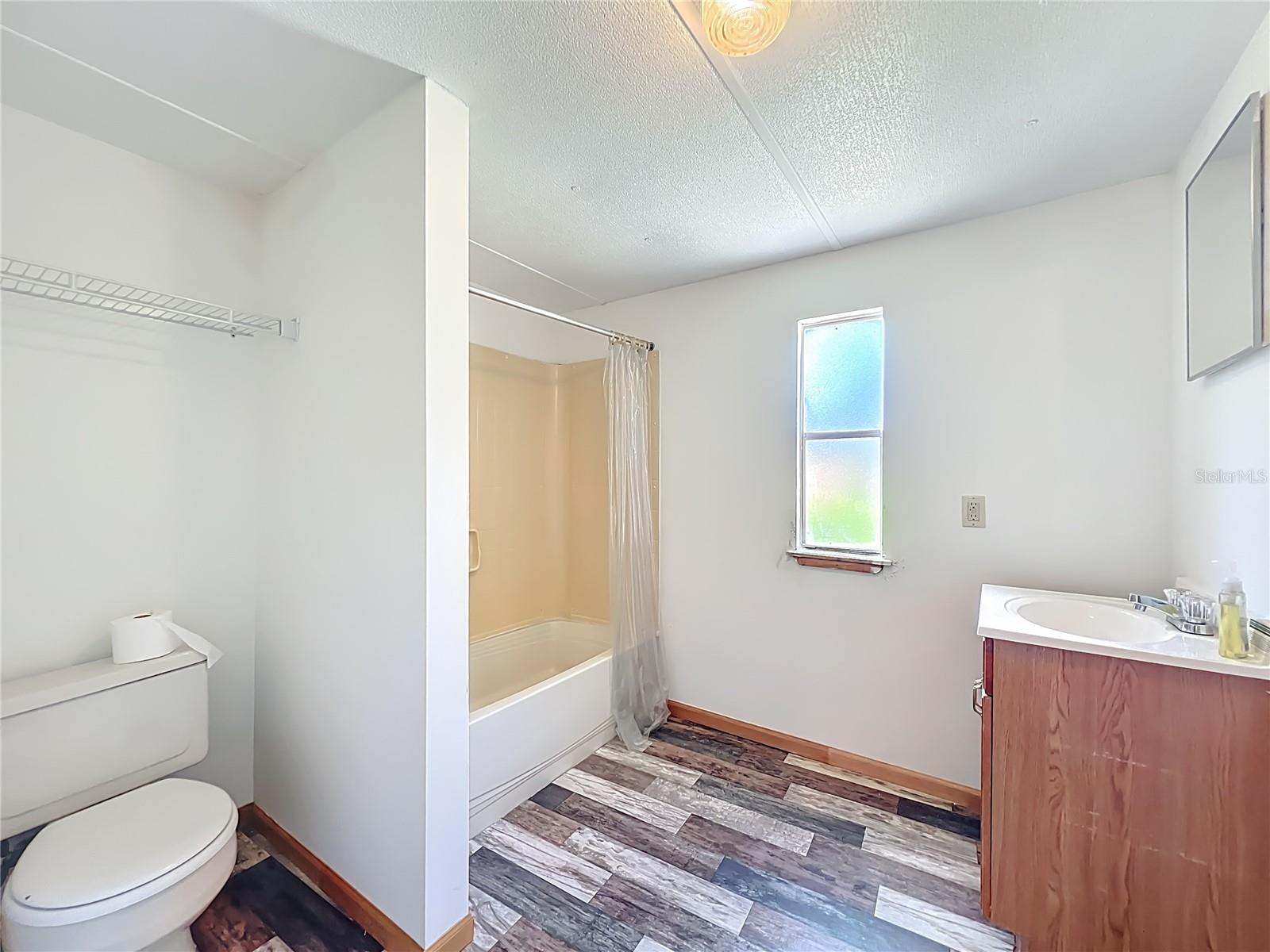 O6353666 Property Photo