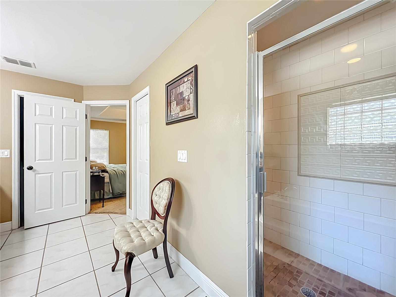 O6353666 Property Photo