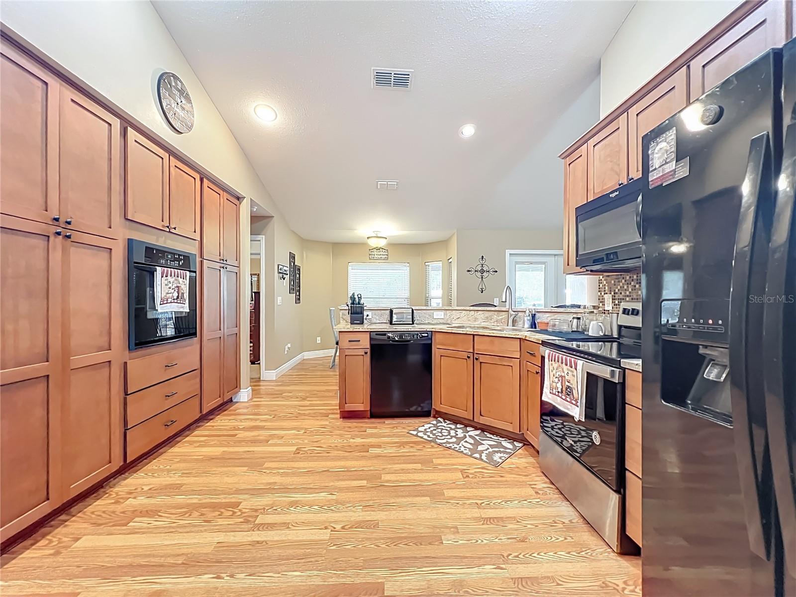 O6353666 Property Photo