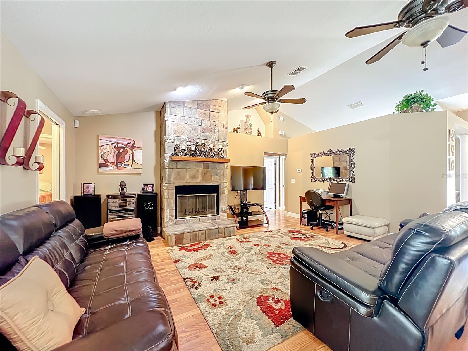 O6353666 Property Photo