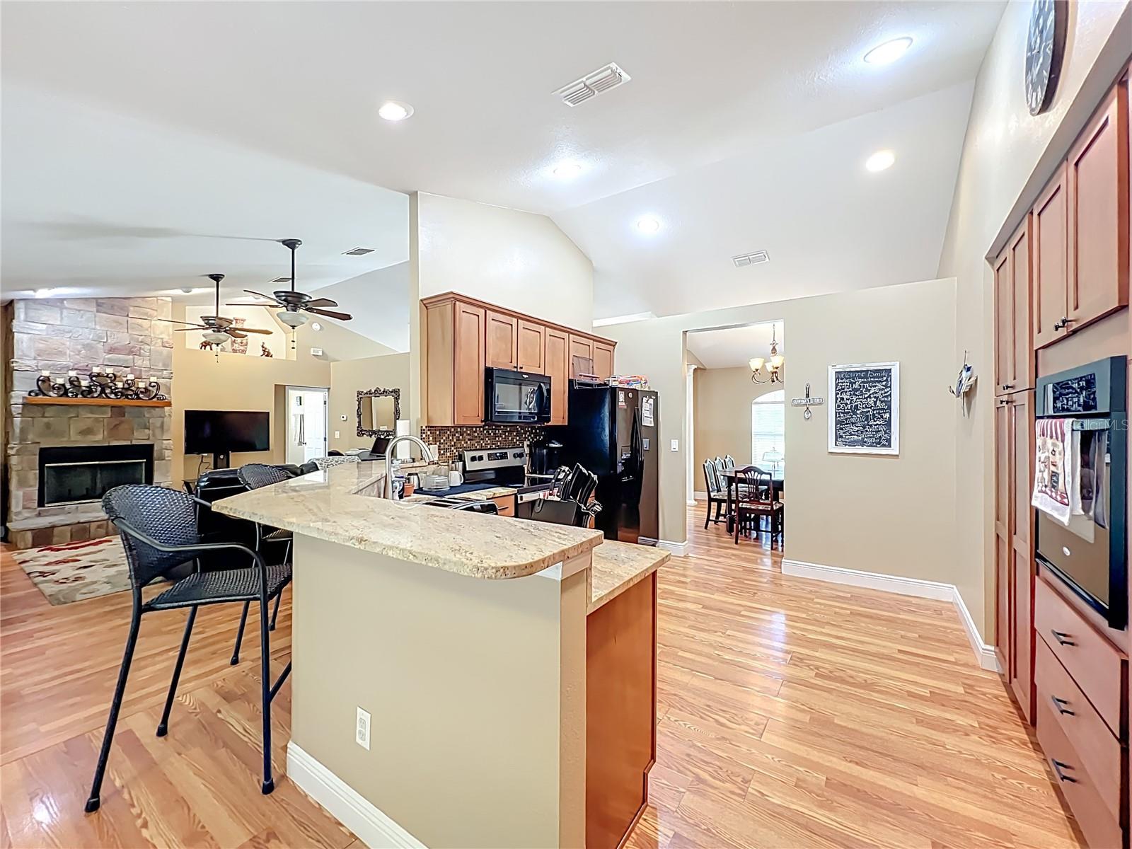 O6353666 Property Photo