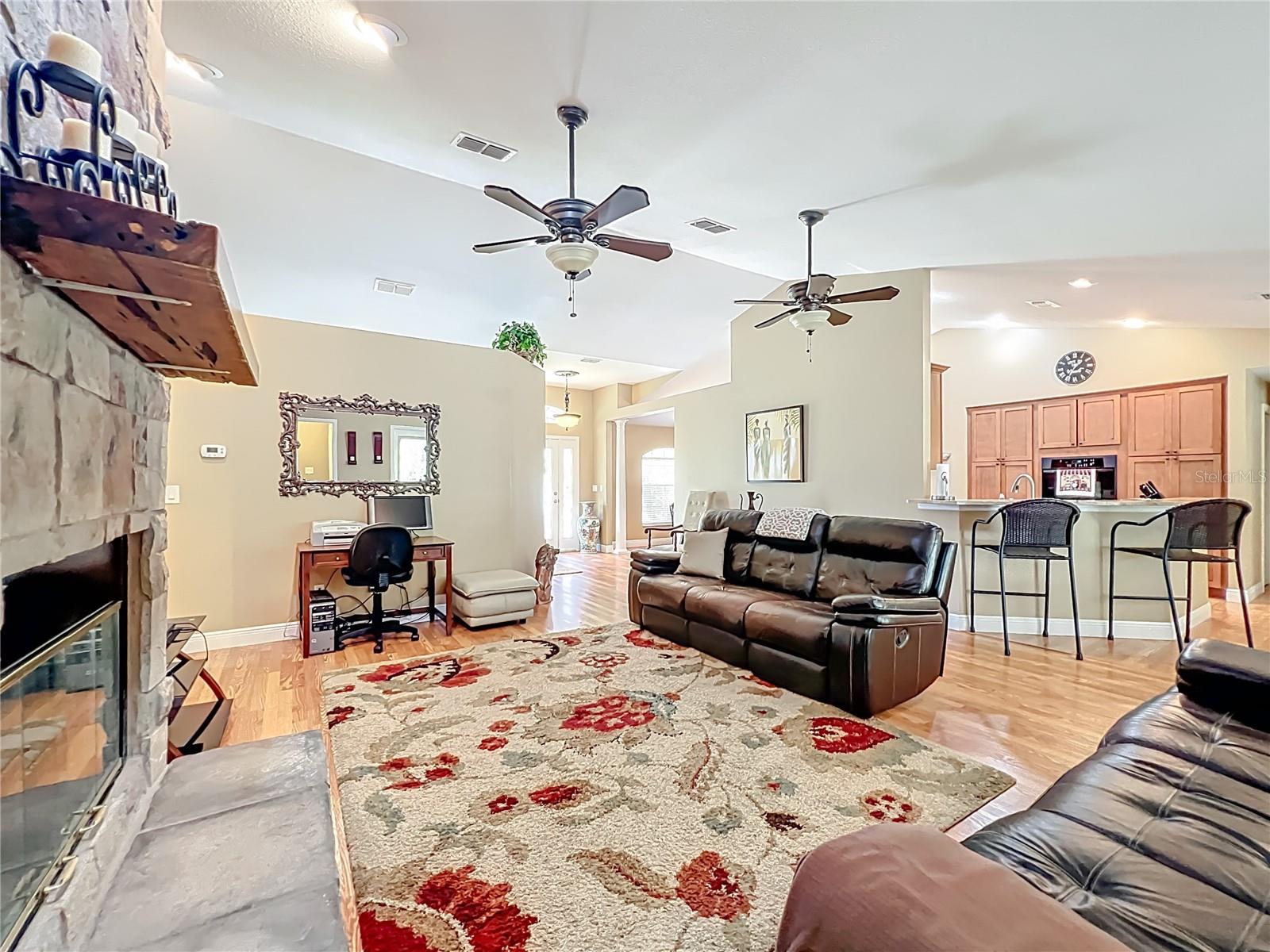 O6353666 Property Photo