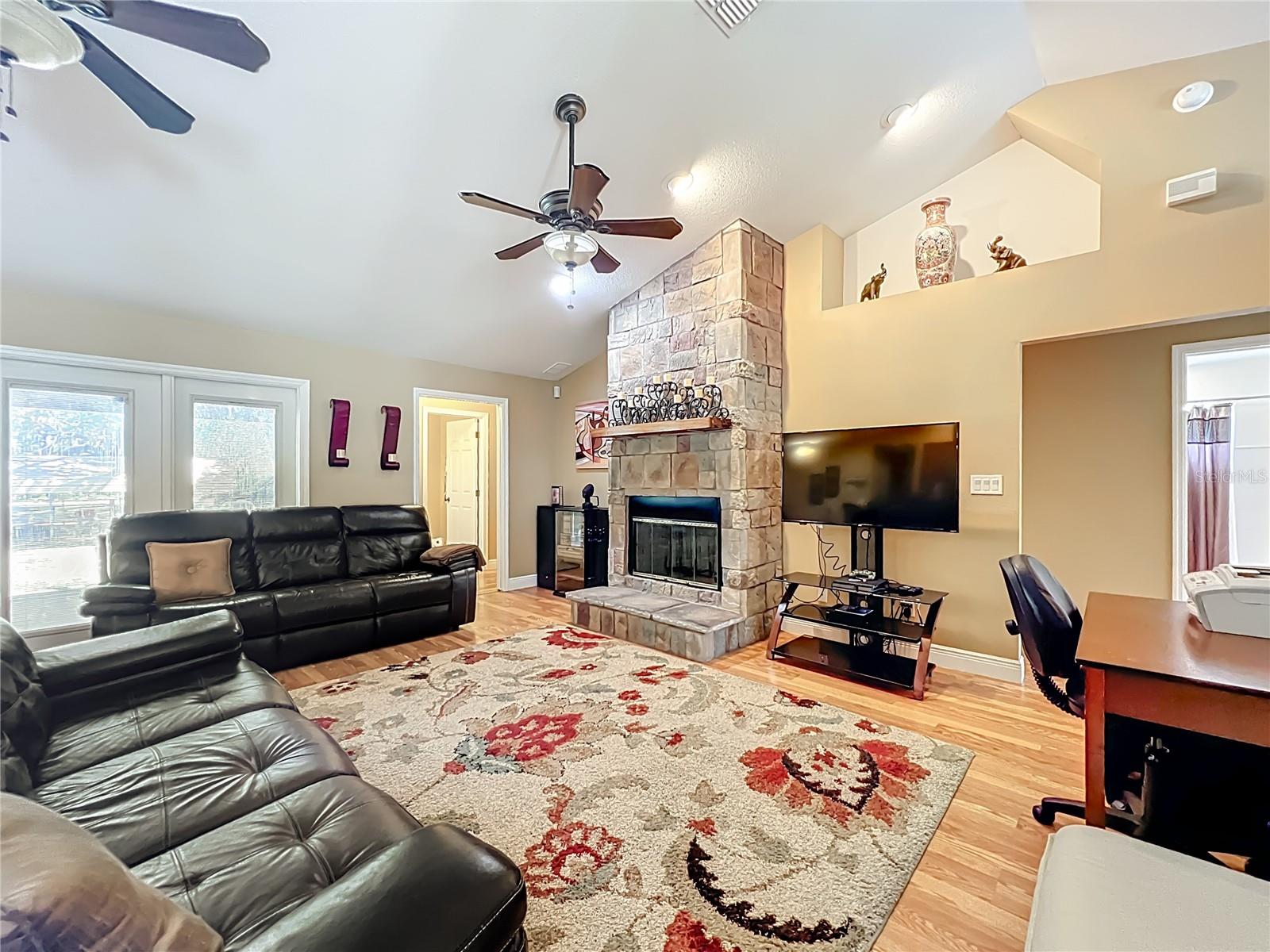 O6353666 Property Photo