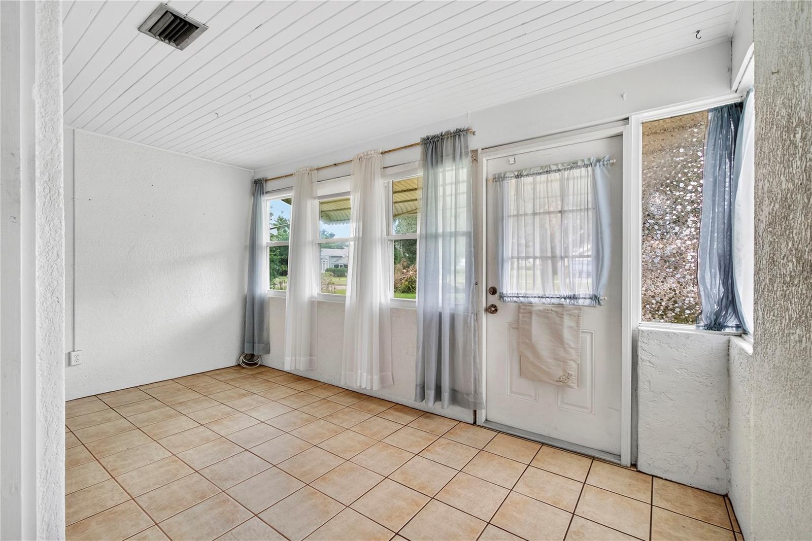 403 E JOHNSON AVE, LAKE WALES, FL, 33853