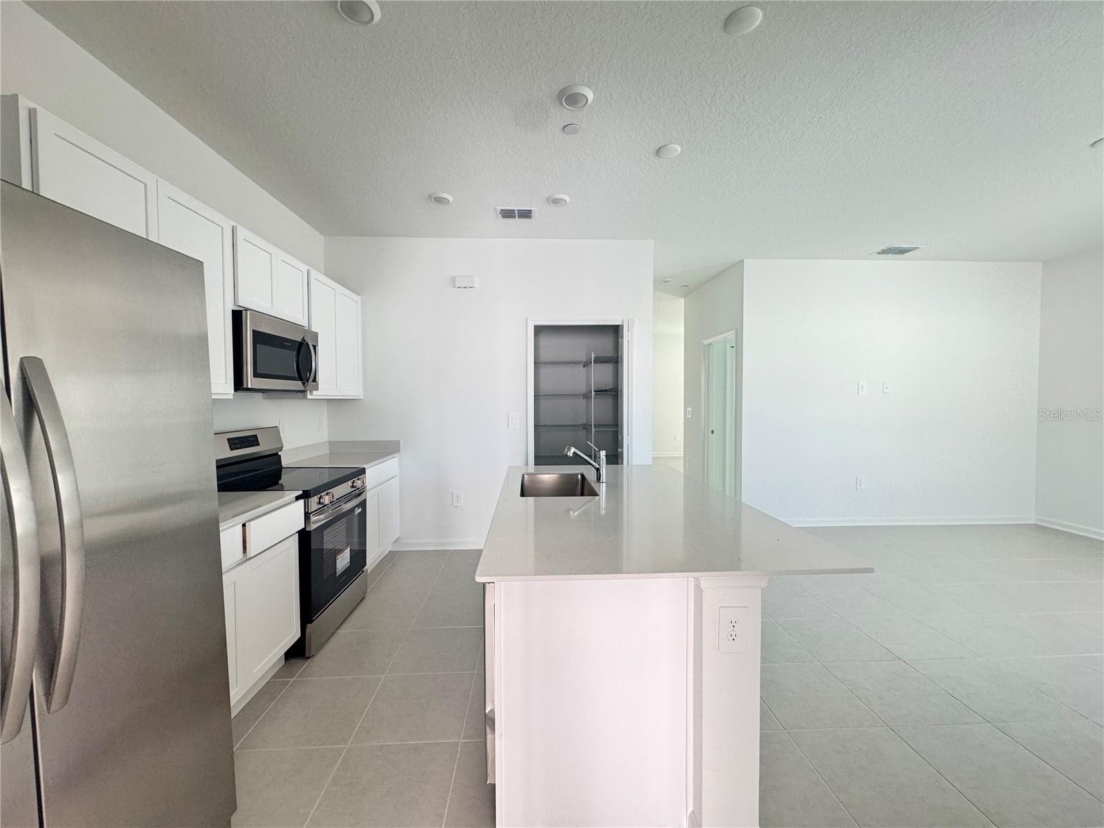 2286 WHITE BUFFALO ST, APOPKA, FL, 32703