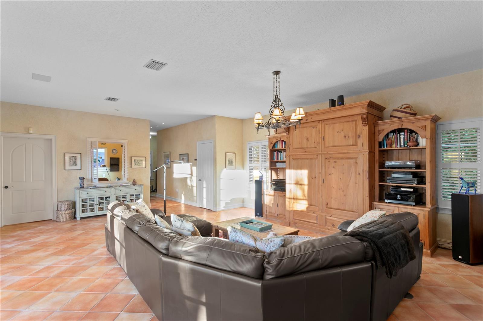 TB8439358 Property Photo