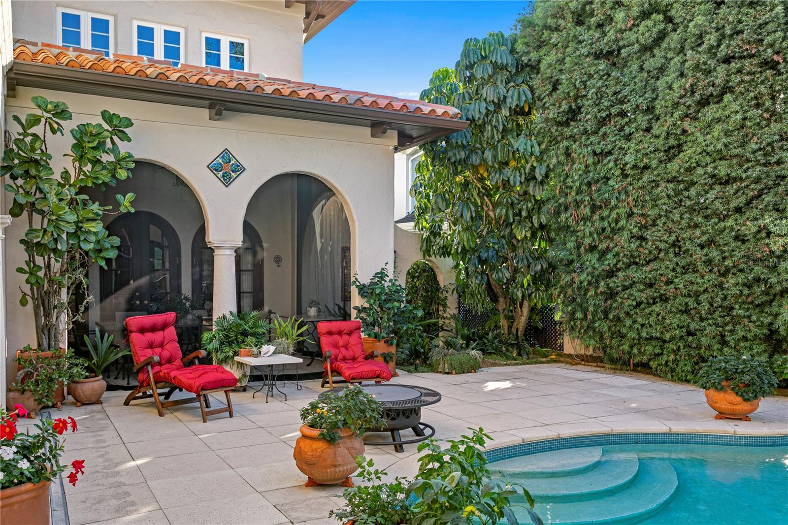 TB8439358 Property Photo