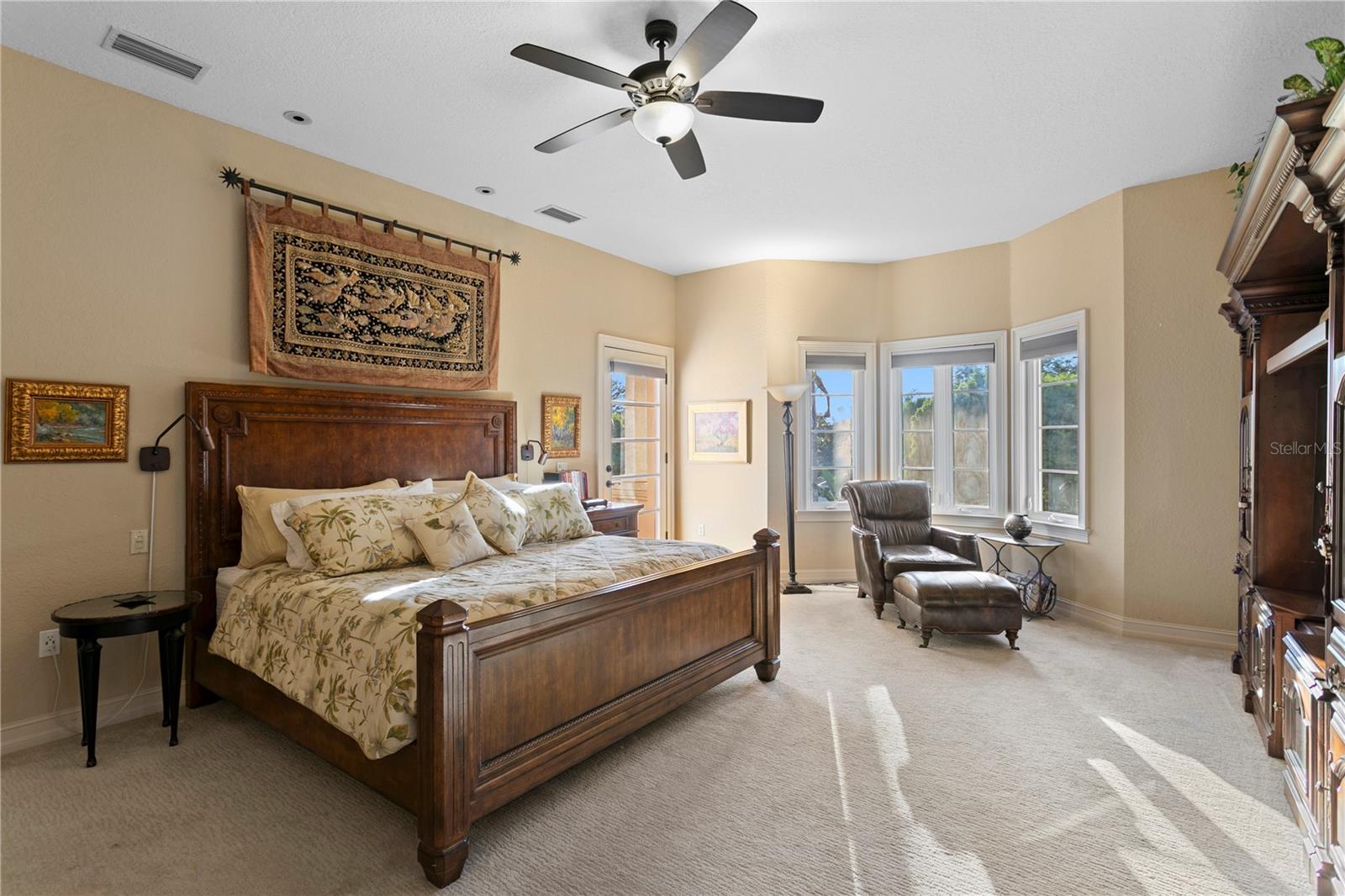 TB8439358 Property Photo