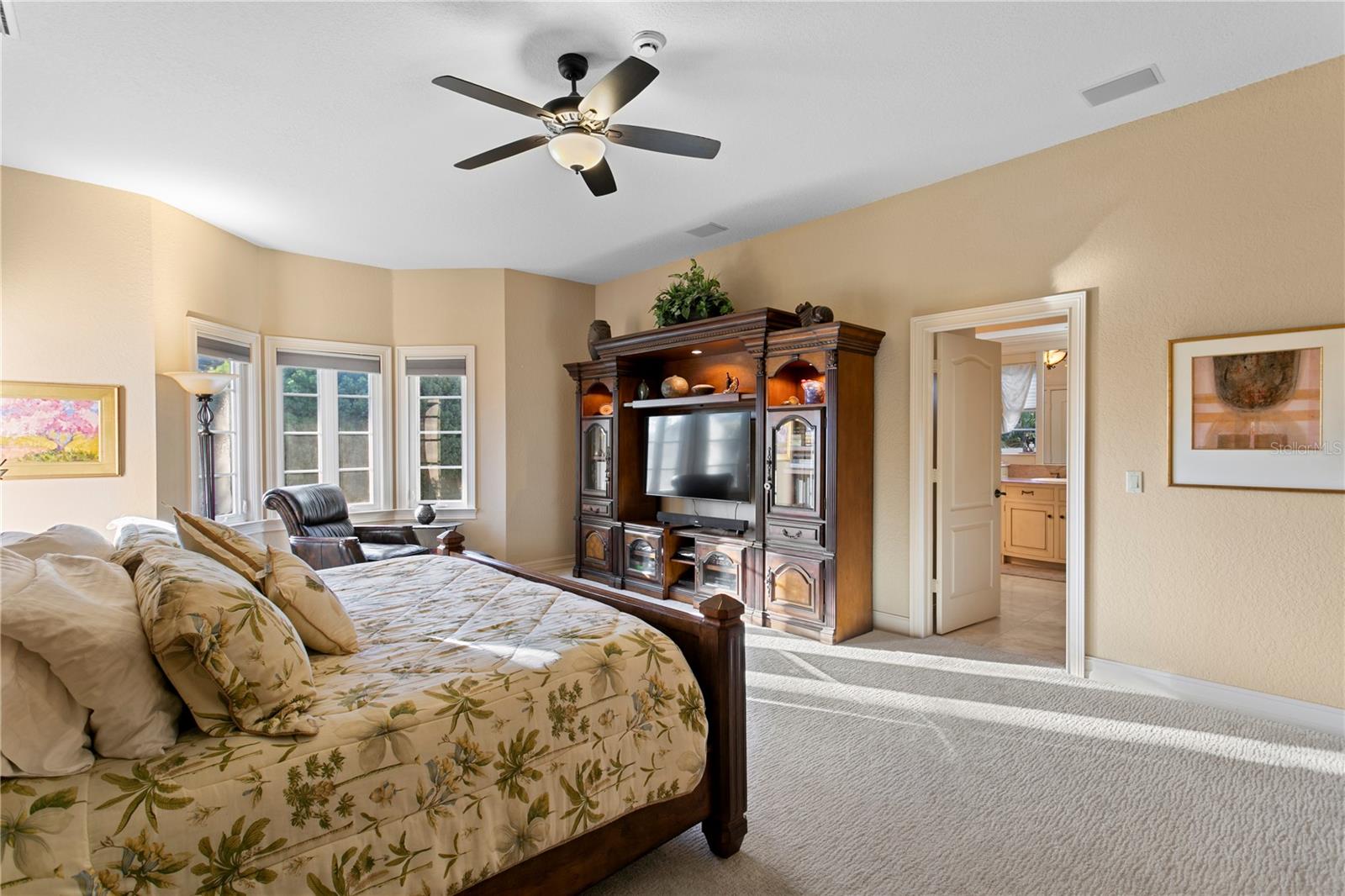 TB8439358 Property Photo