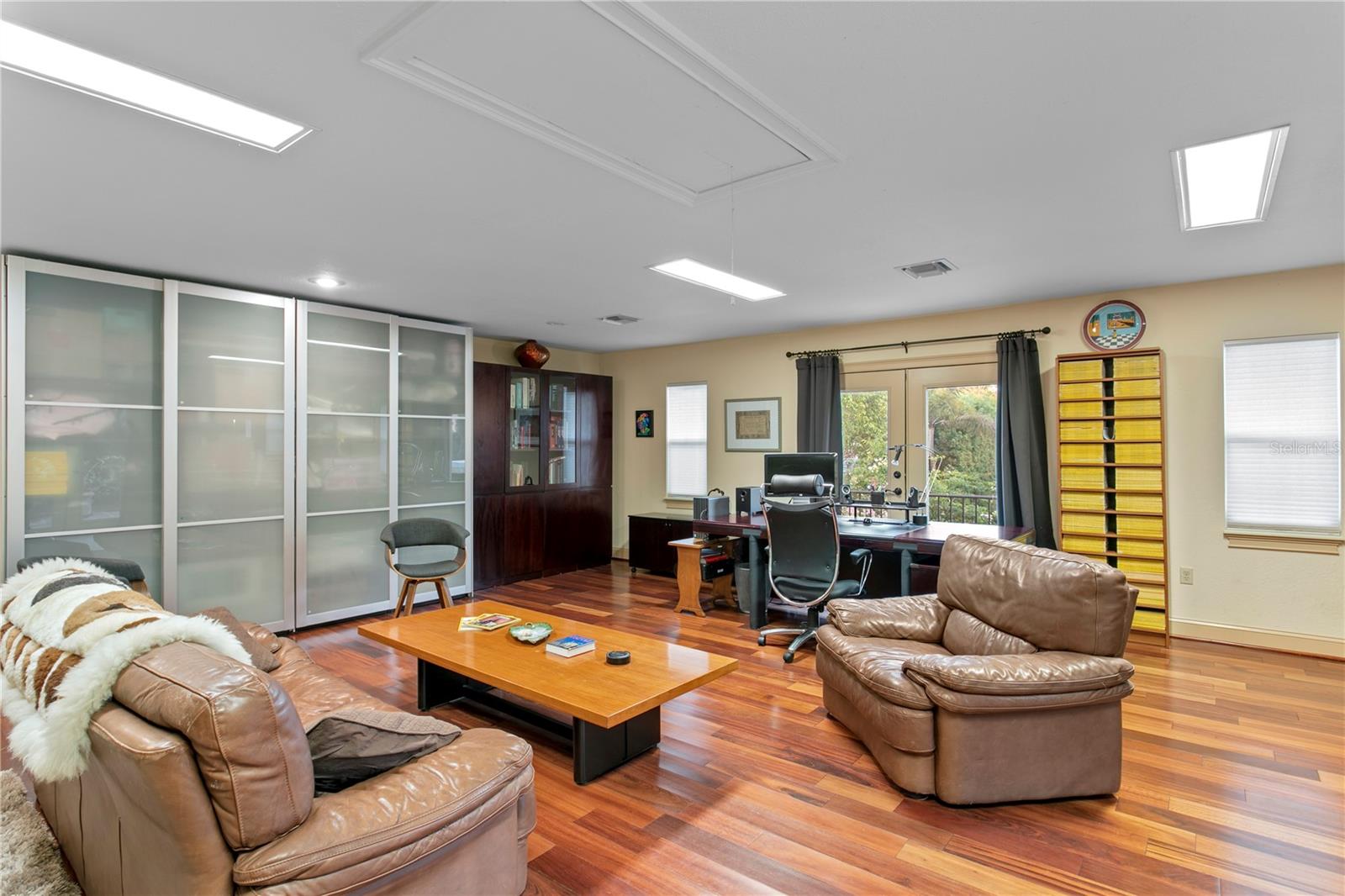 TB8439358 Property Photo