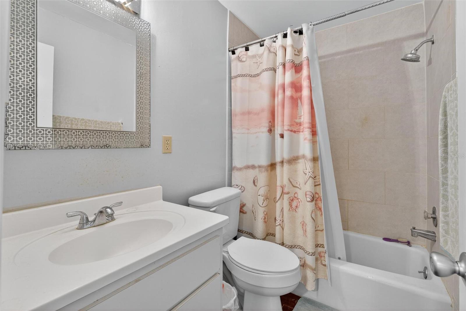 O6353733 Property Photo