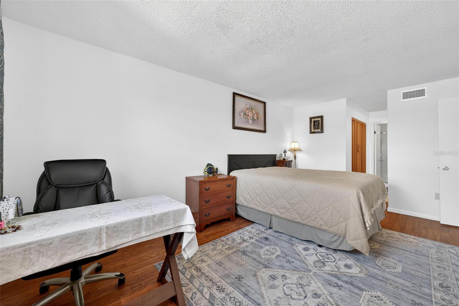 O6353733 Property Photo