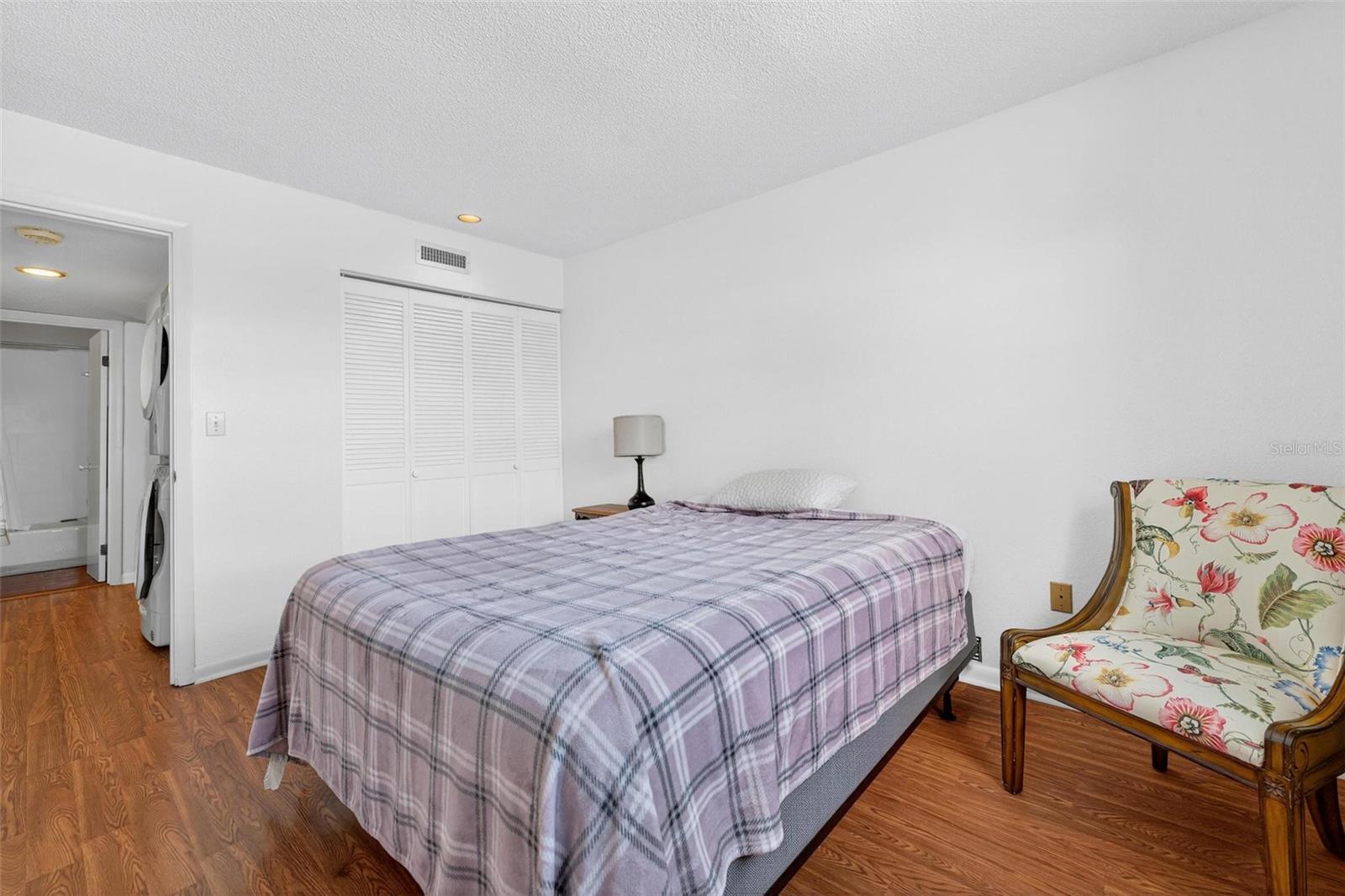 O6353733 Property Photo