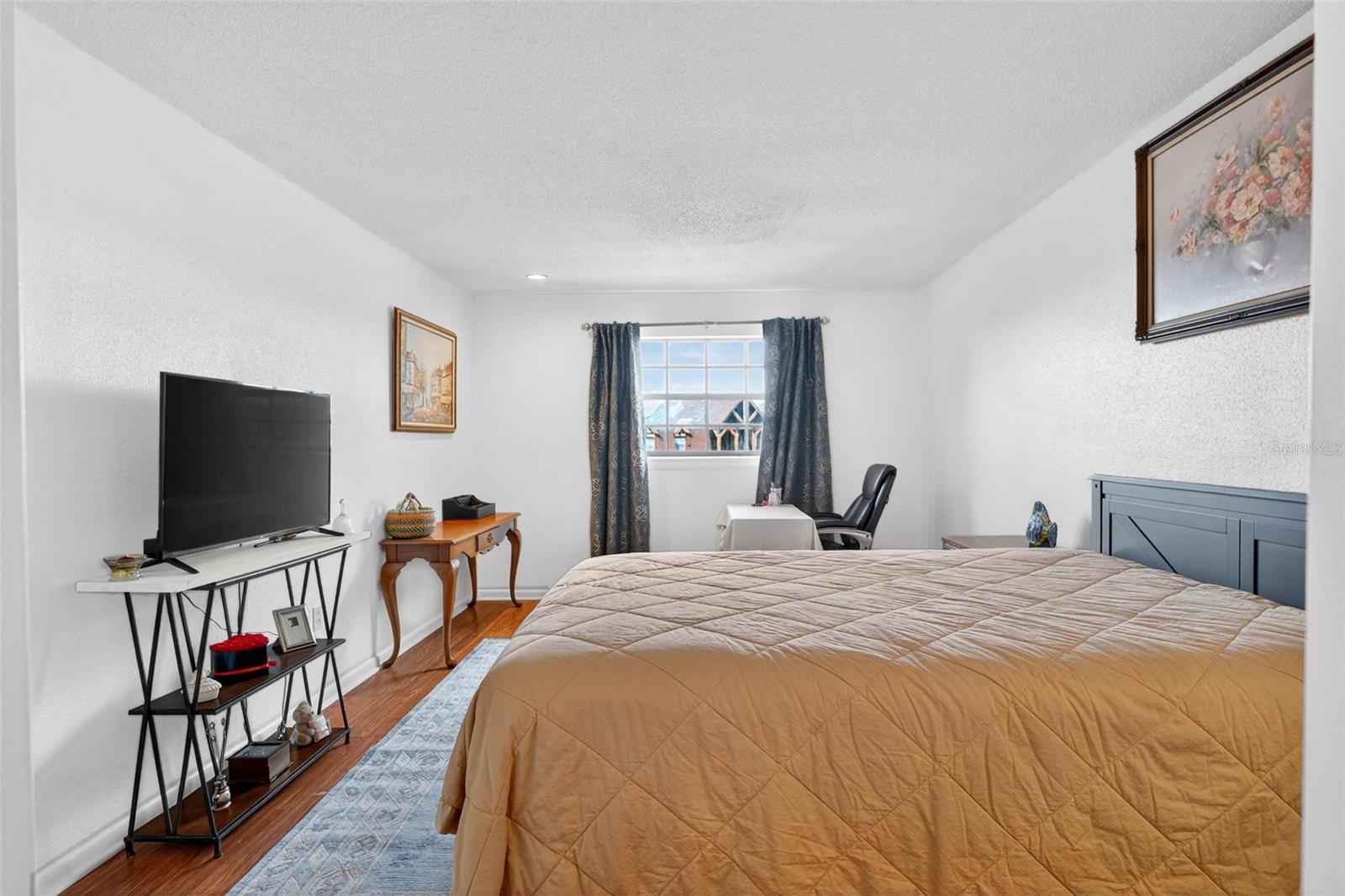 O6353733 Property Photo