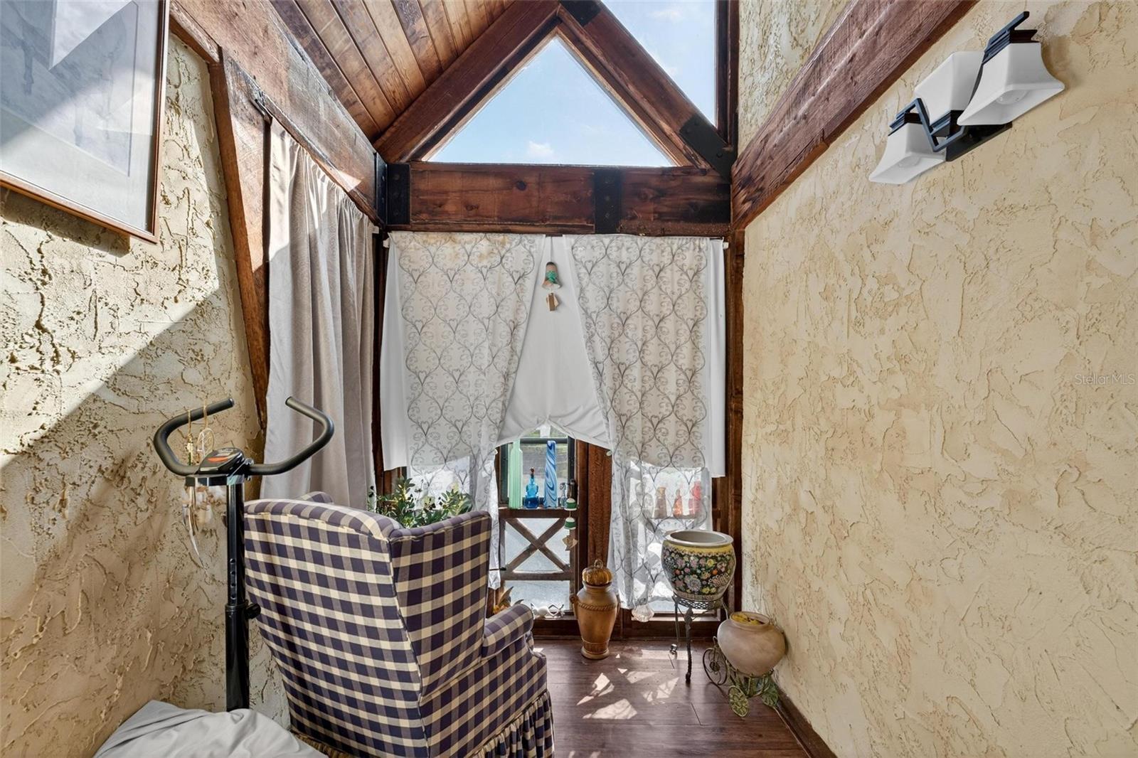 O6353733 Property Photo