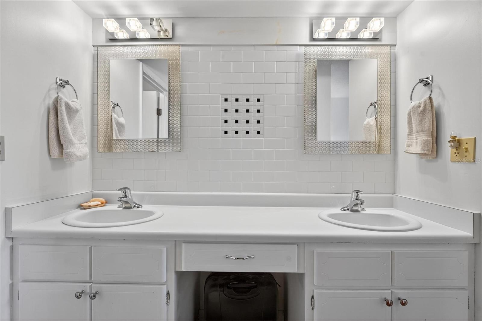 O6353733 Property Photo