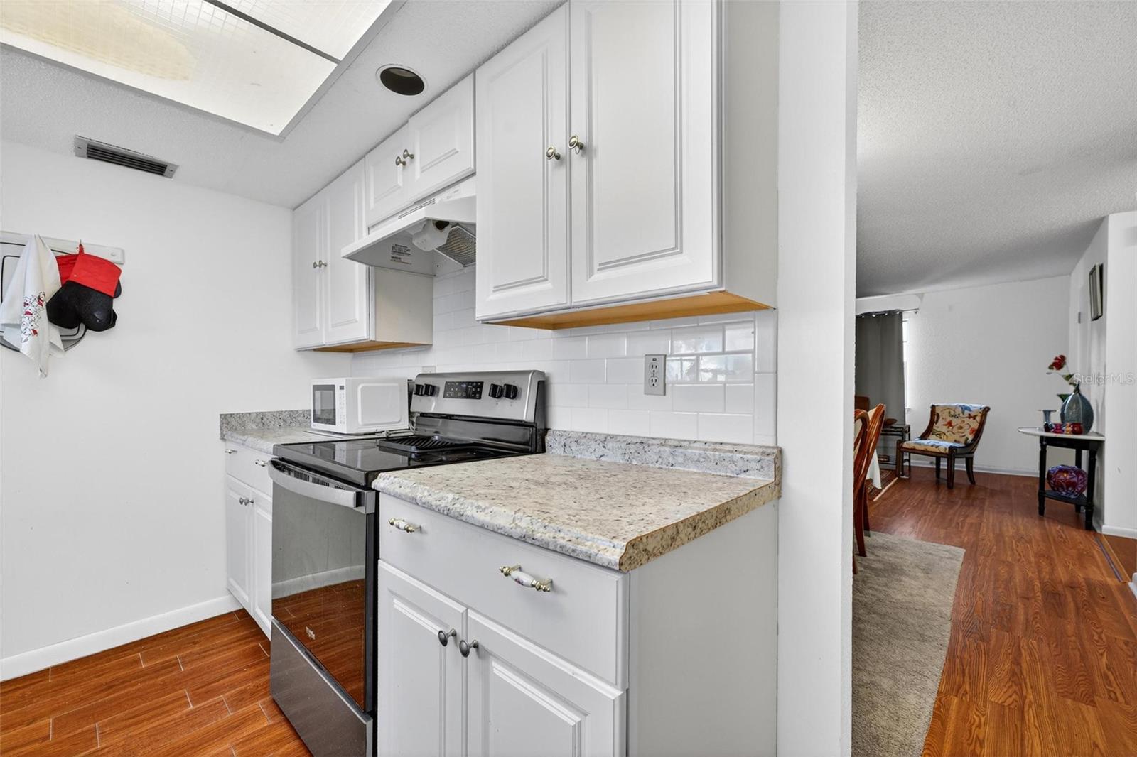 O6353733 Property Photo