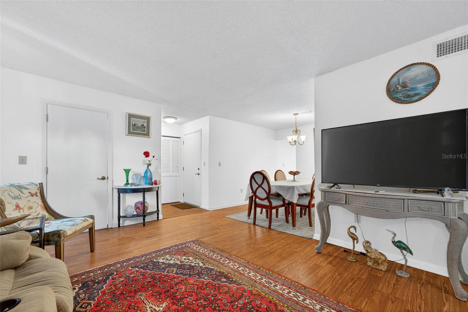 O6353733 Property Photo