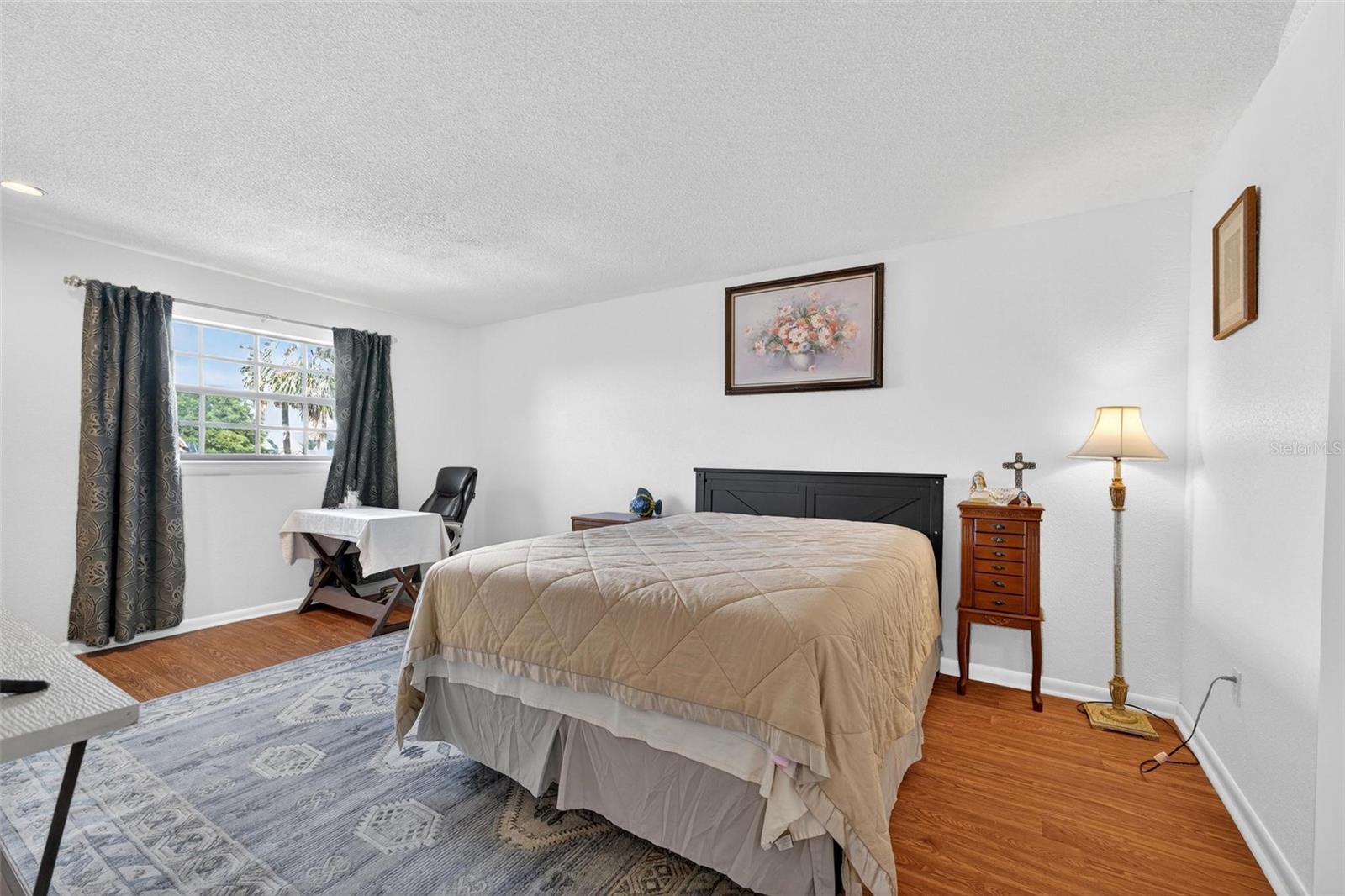 O6353733 Property Photo