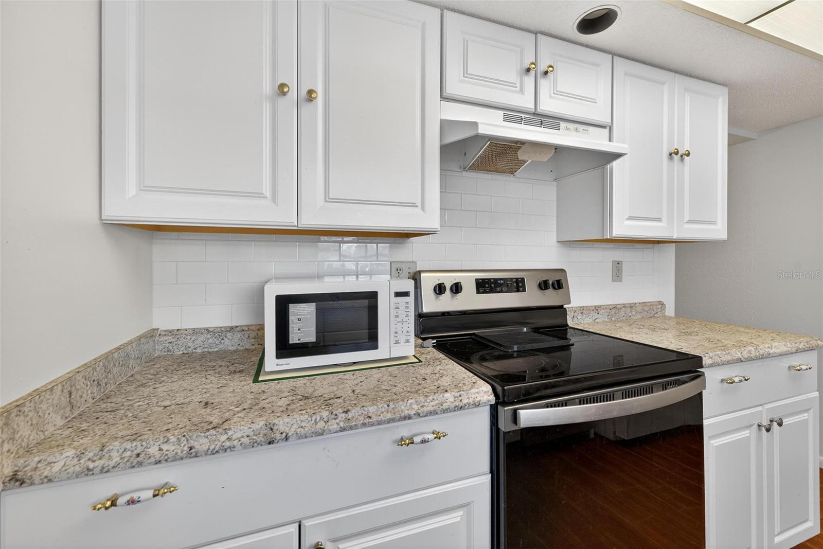 O6353733 Property Photo