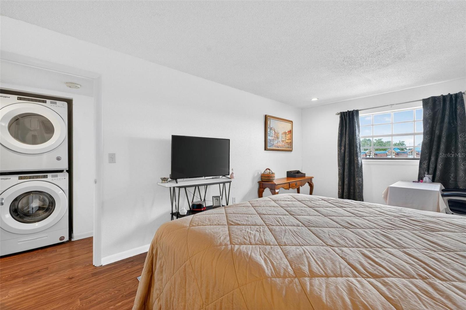 O6353733 Property Photo