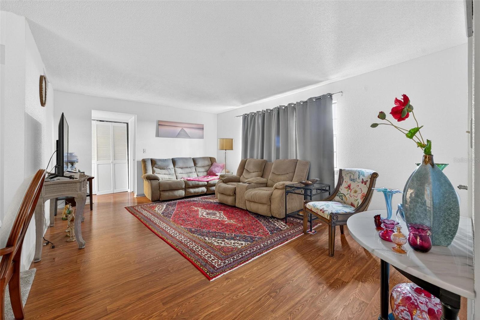 O6353733 Property Photo