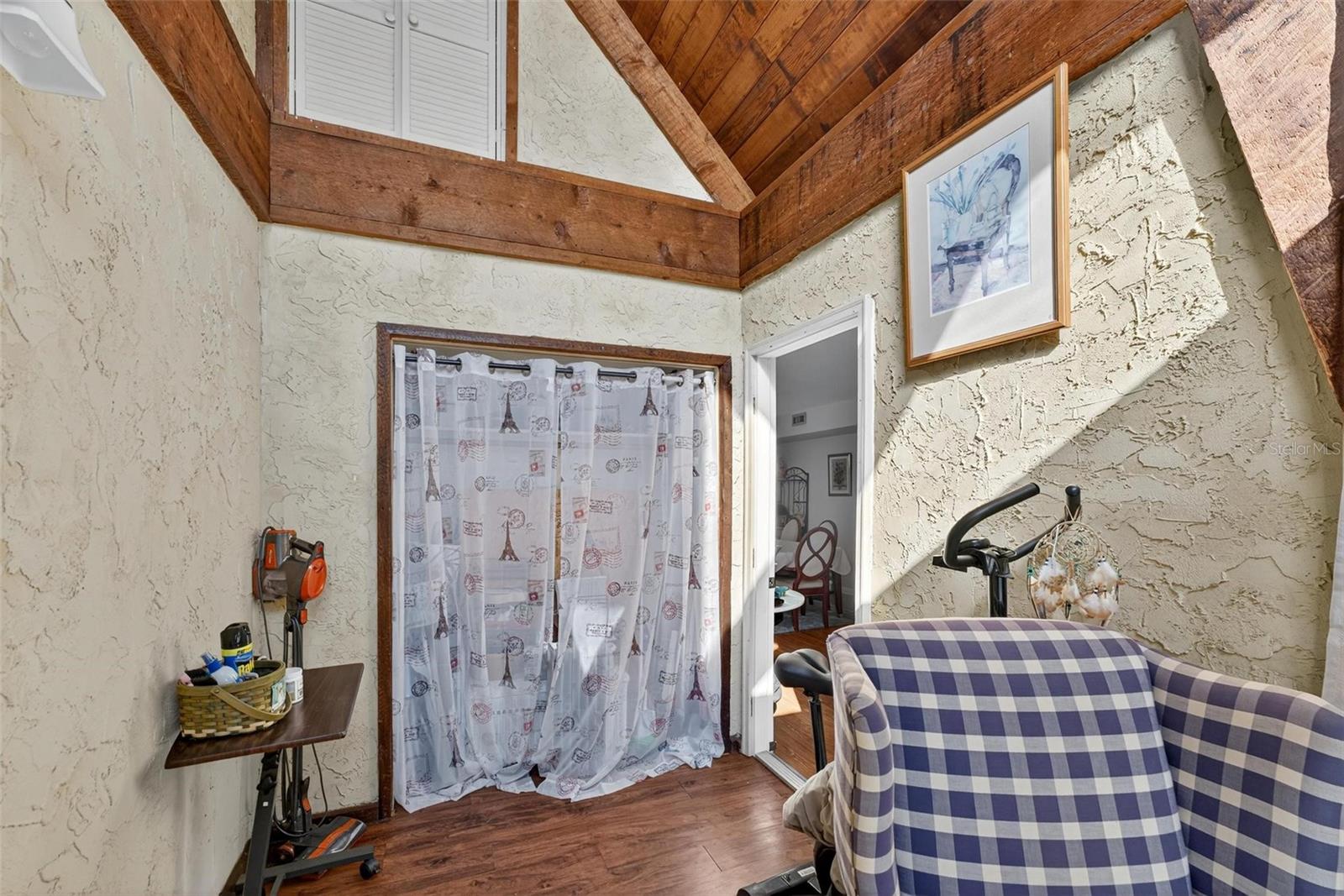 O6353733 Property Photo