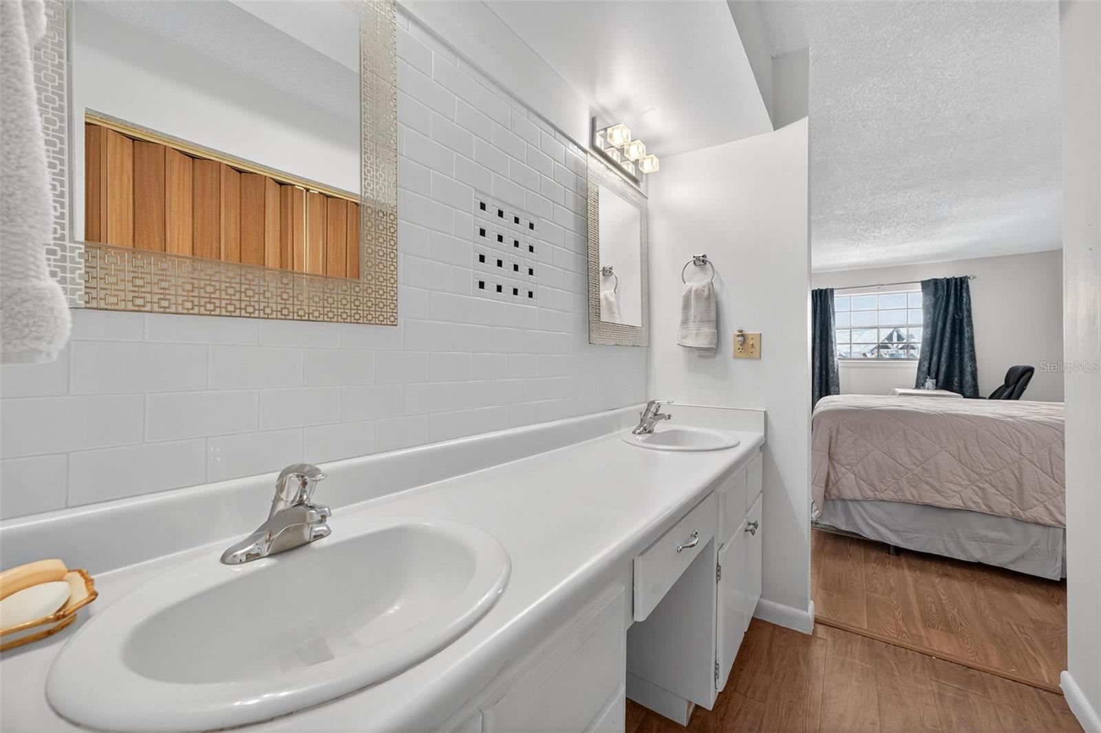 O6353733 Property Photo