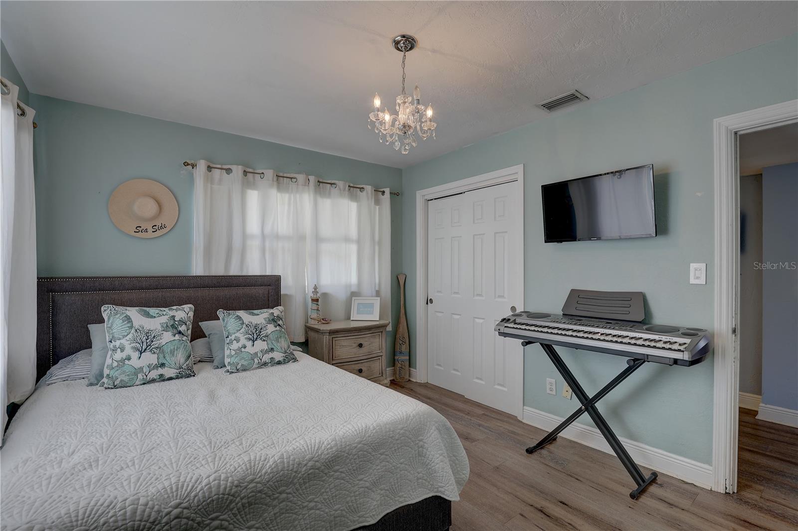 6637 POINSETTIA AVE S, ST PETERSBURG, FL, 33707