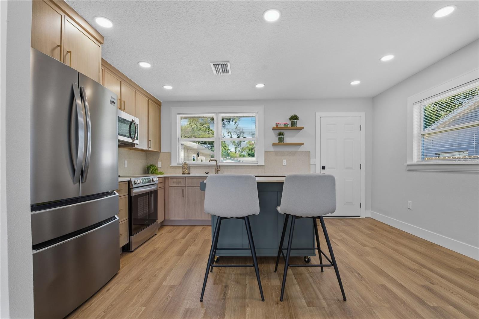 918 E LAMBRIGHT ST, TAMPA, FL, 33604