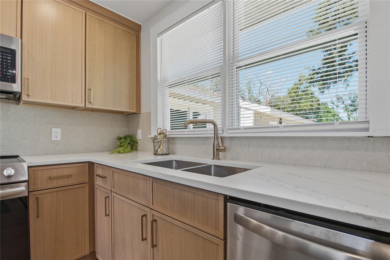 918 E LAMBRIGHT ST, TAMPA, FL, 33604