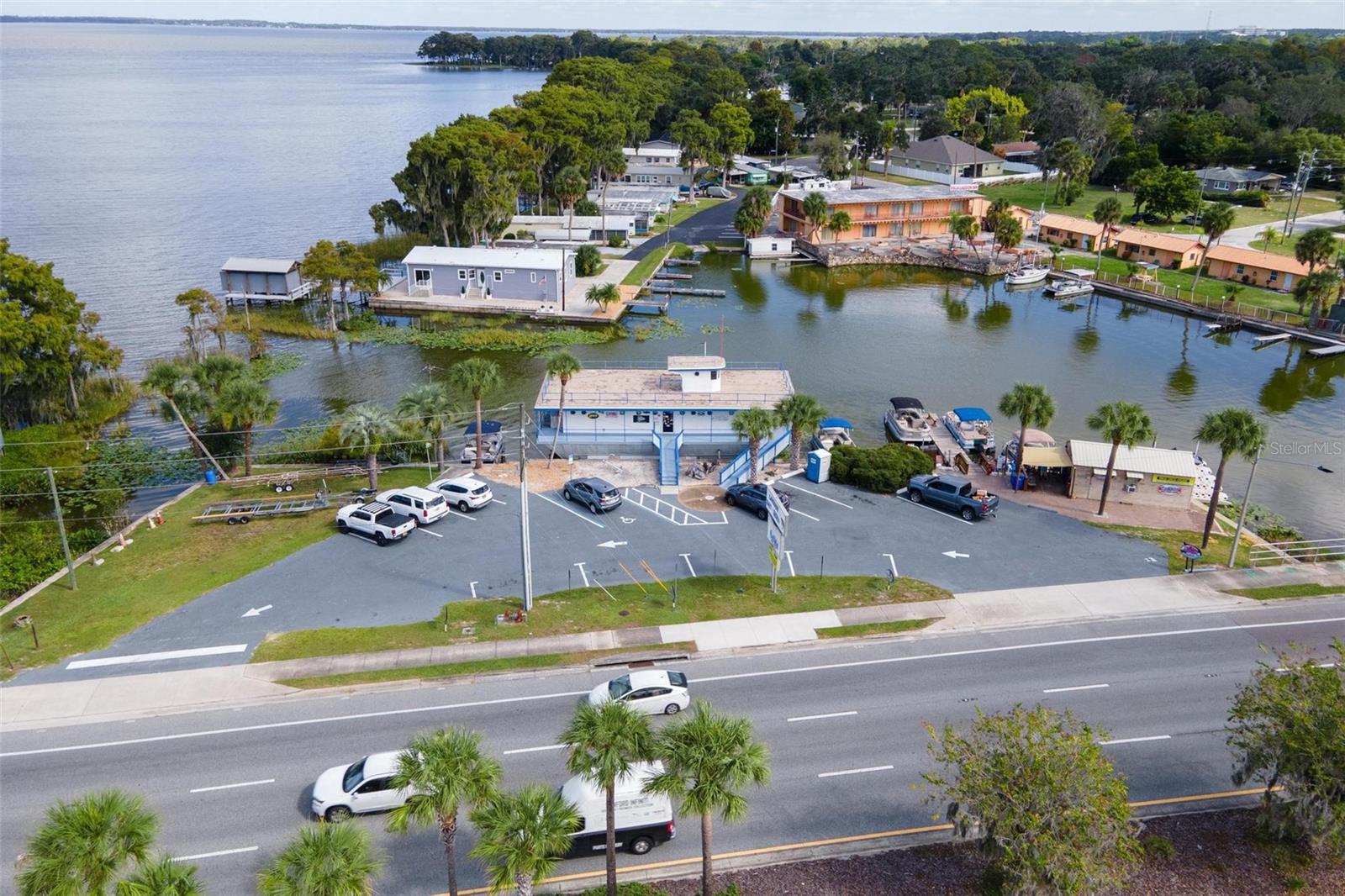 1006 W BURLEIGH BLVD, TAVARES, FL, 32778