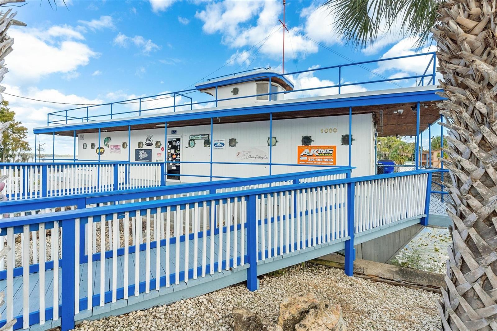 1006 W BURLEIGH BLVD, TAVARES, FL, 32778