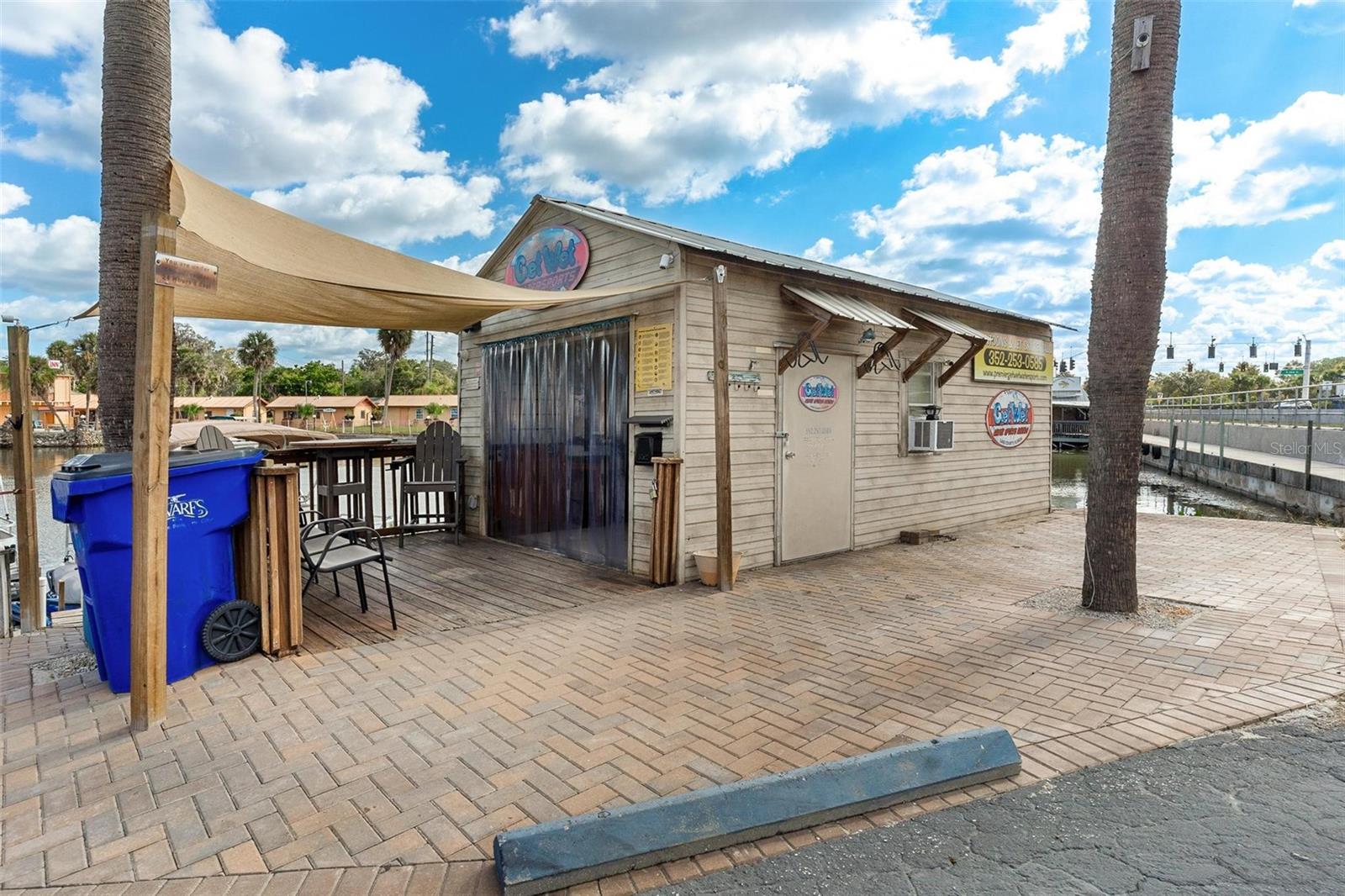 1006 W BURLEIGH BLVD, TAVARES, FL, 32778