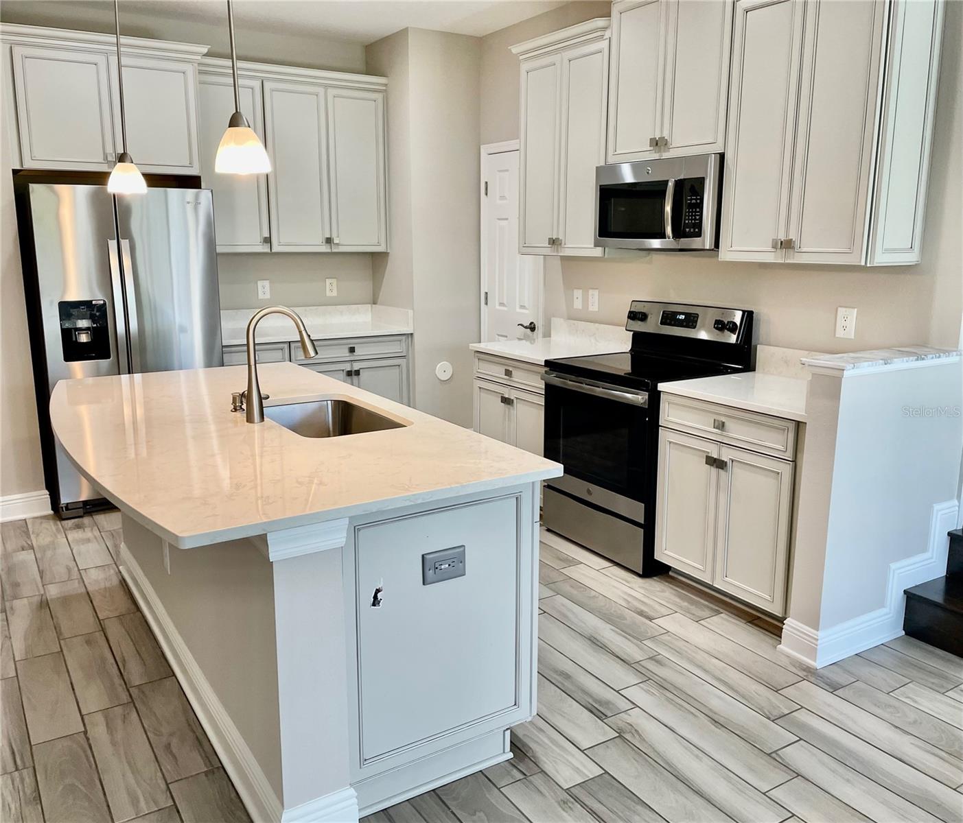 30255 SOUTHWELL LN, WESLEY CHAPEL, FL, 33543