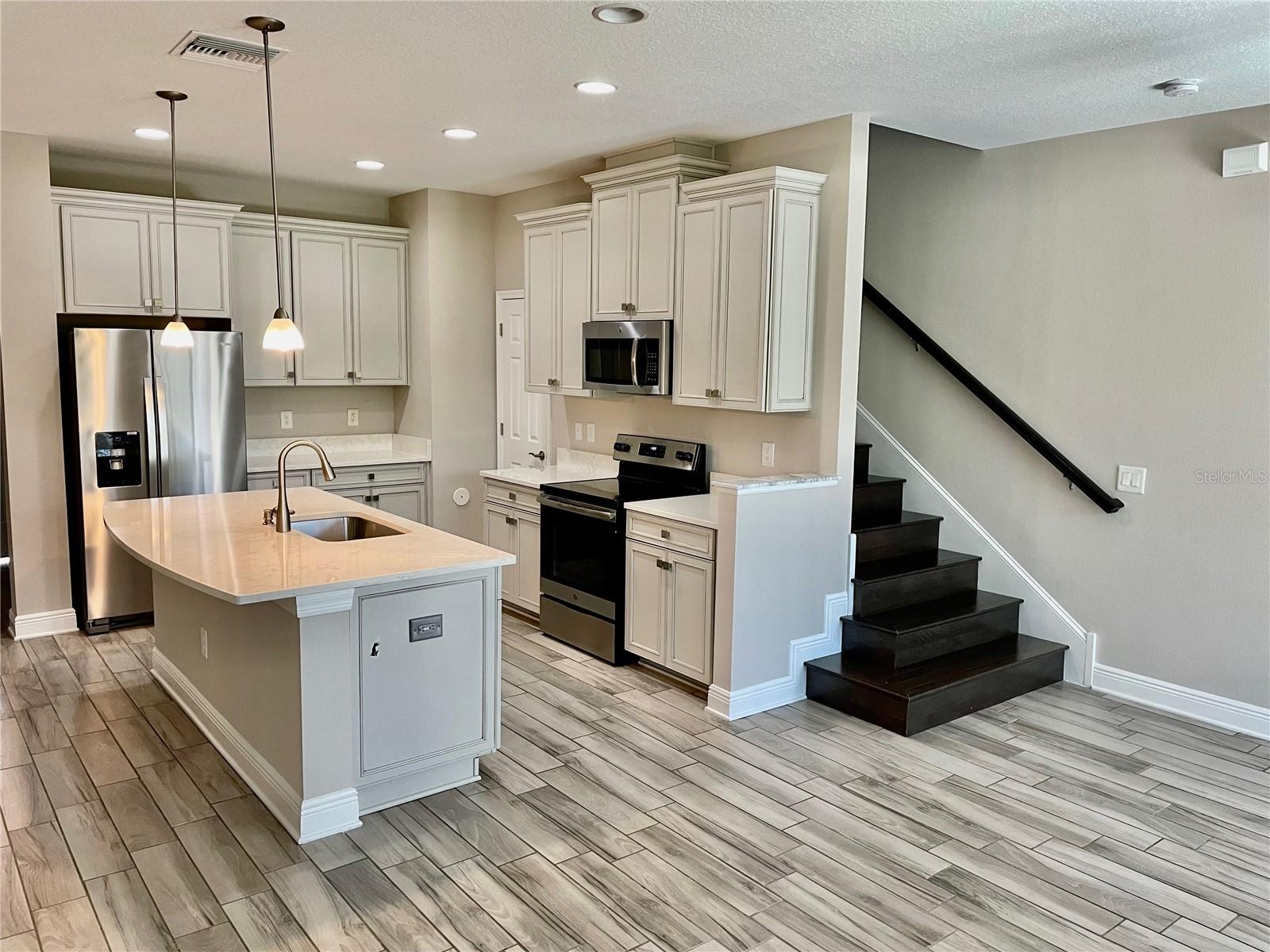 30255 SOUTHWELL LN, WESLEY CHAPEL, FL, 33543