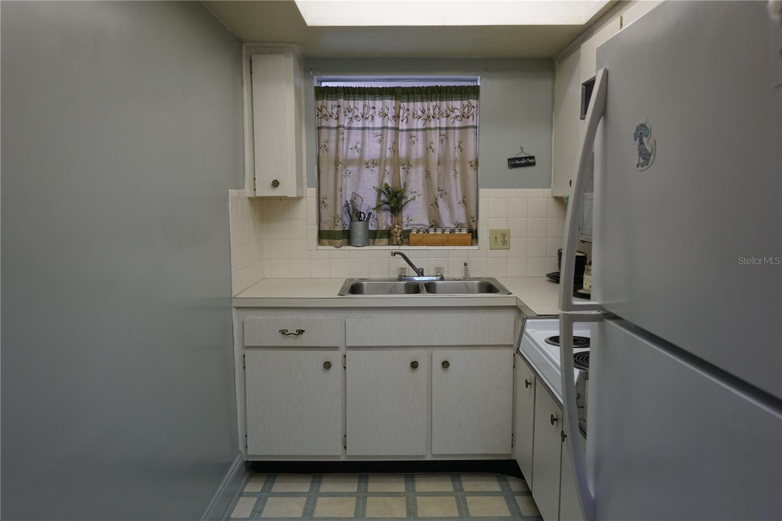 TB8439551 Property Photo