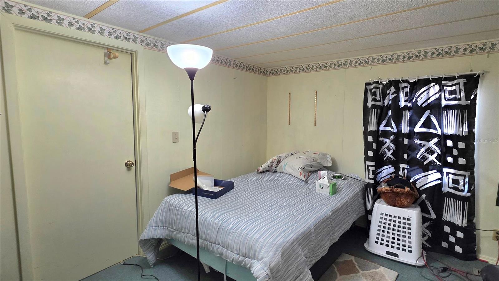 TB8439560 Property Photo