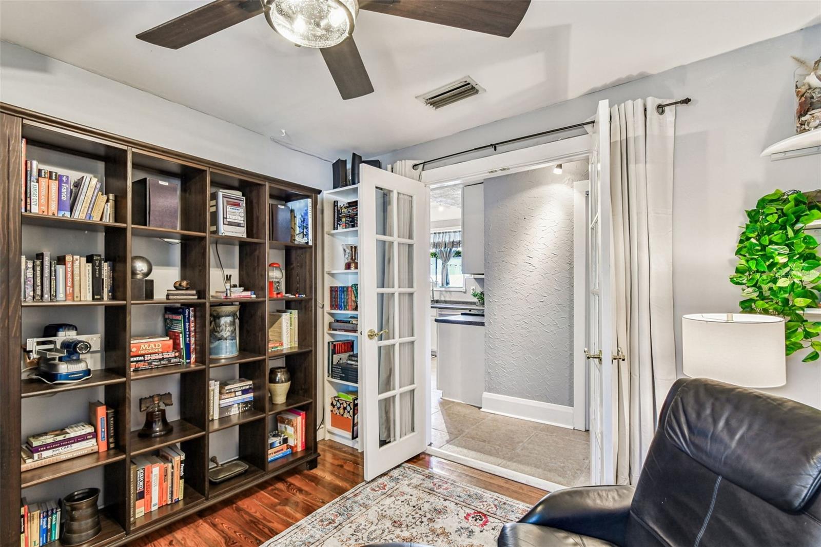 906 E HAMILTON AVE, TAMPA, FL, 33604