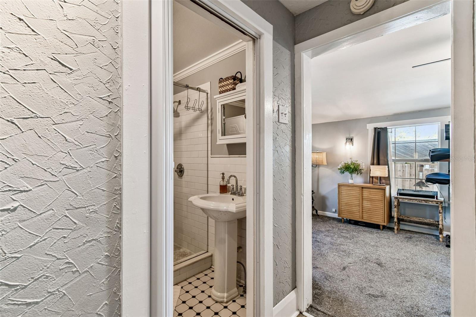 906 E HAMILTON AVE, TAMPA, FL, 33604