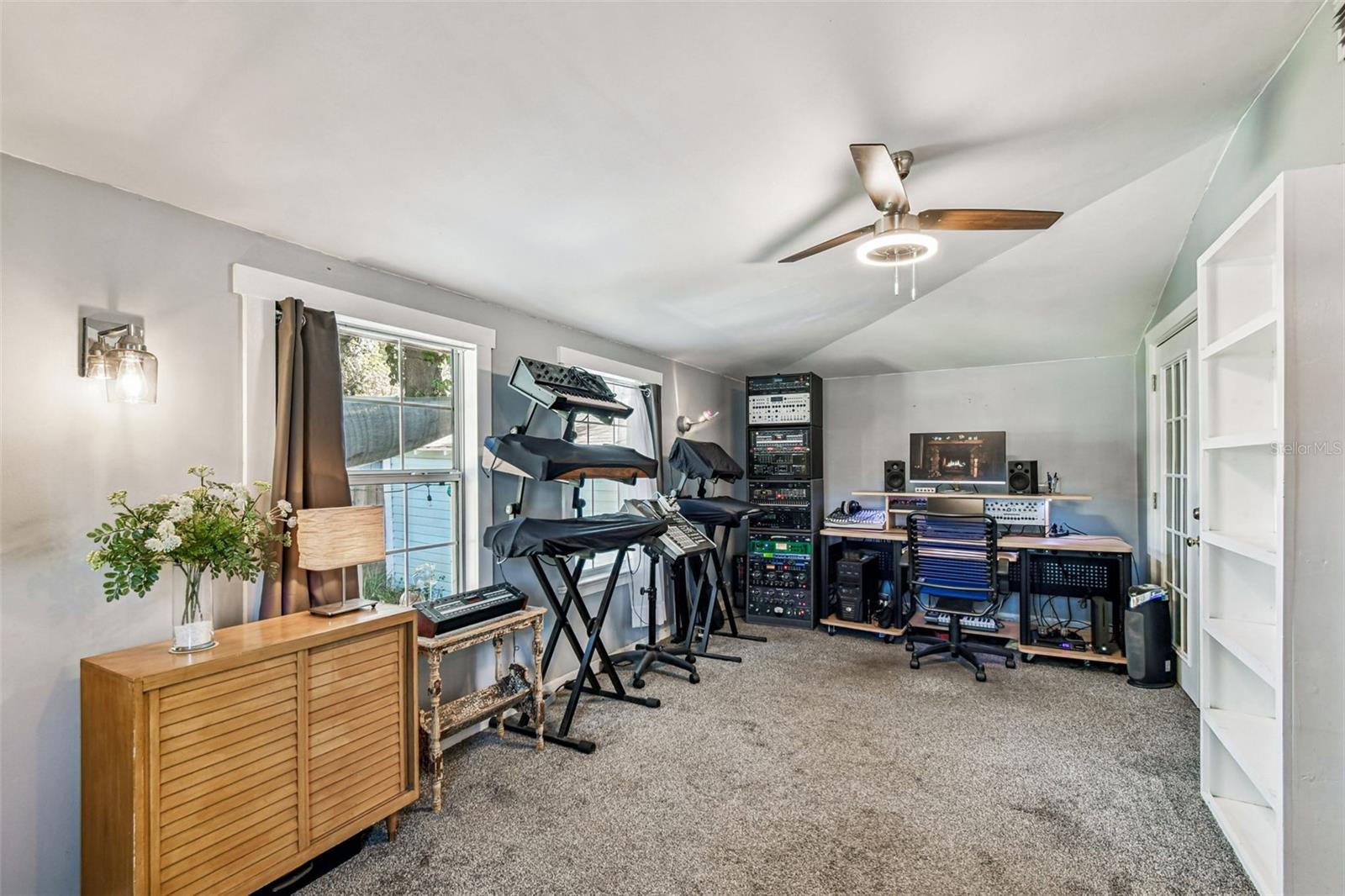 906 E HAMILTON AVE, TAMPA, FL, 33604