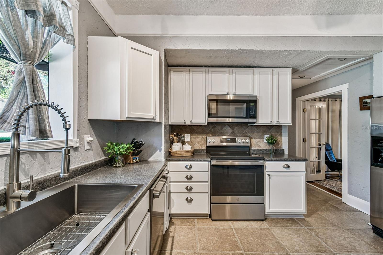 906 E HAMILTON AVE, TAMPA, FL, 33604