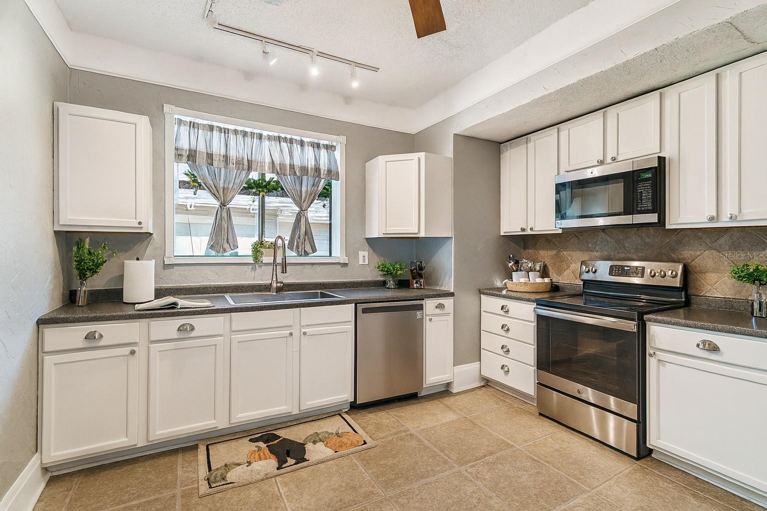 906 E HAMILTON AVE, TAMPA, FL, 33604