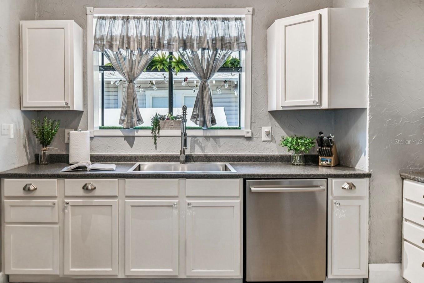 906 E HAMILTON AVE, TAMPA, FL, 33604