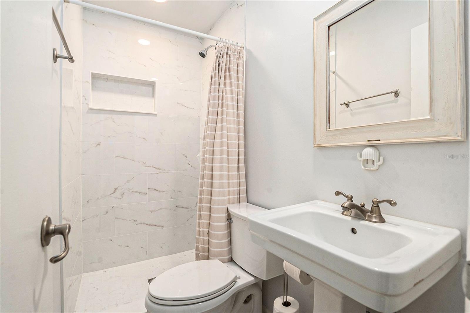 10910 CARROLLWOOD DR, TAMPA, FL, 33618